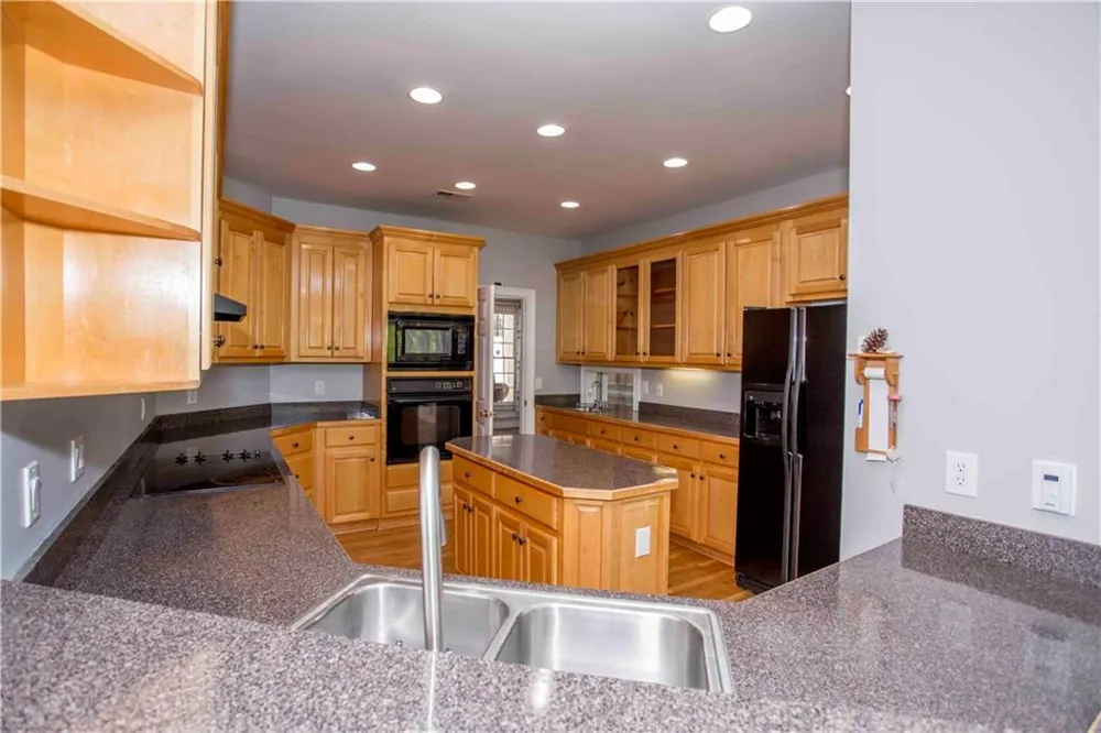 31 Rocky Circle NE White, GA 30184