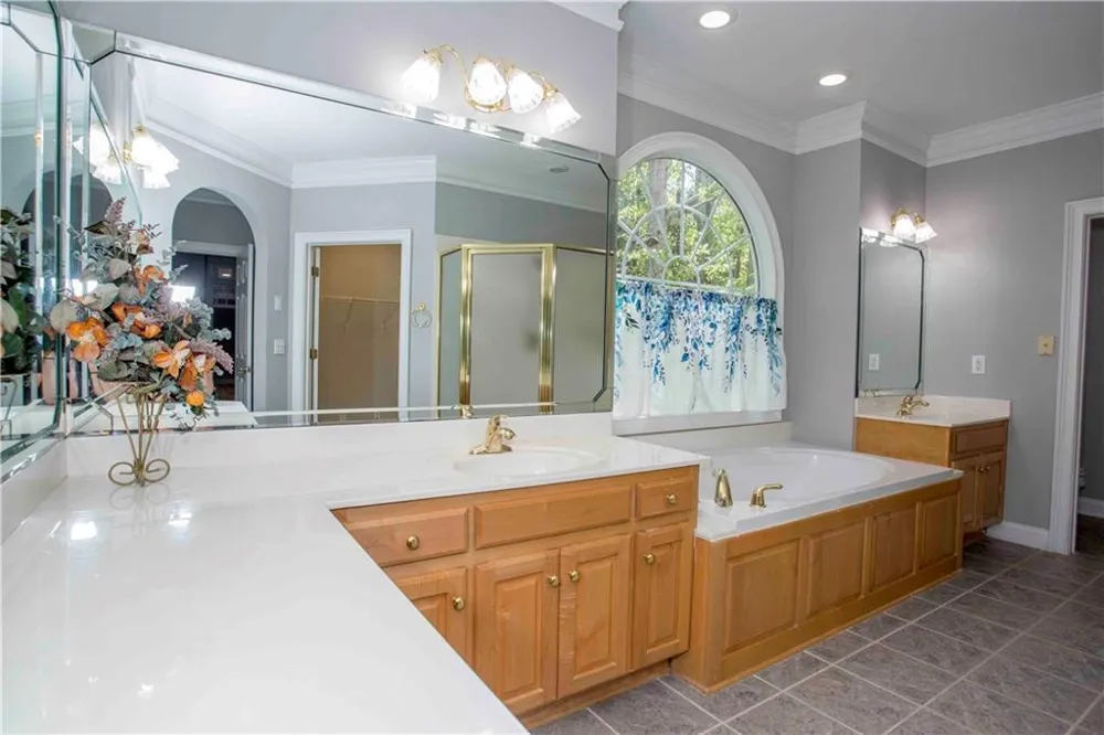31 Rocky Circle NE White, GA 30184