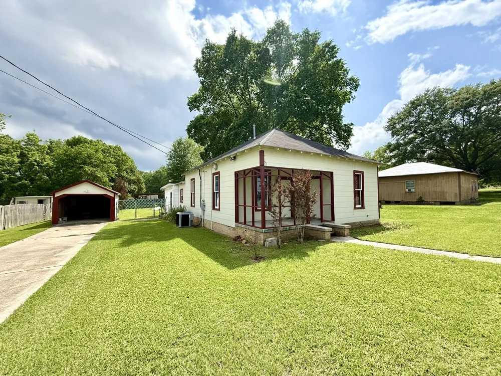 205 Lake Street Mooringsport, LA 71060