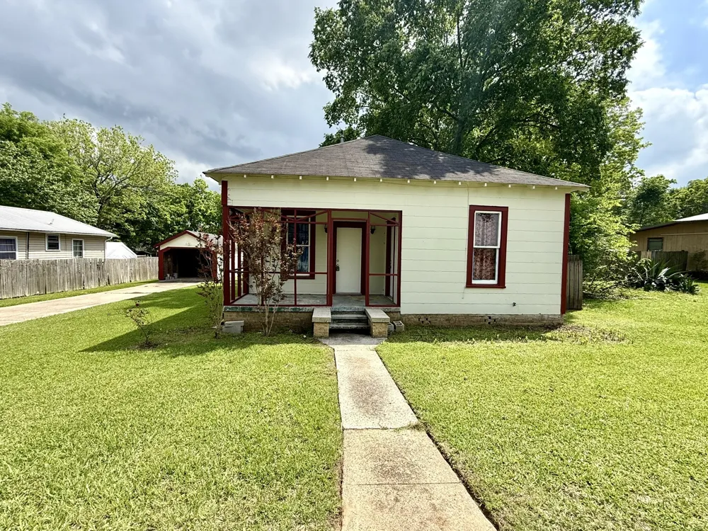 205 Lake Street Mooringsport, LA 71060