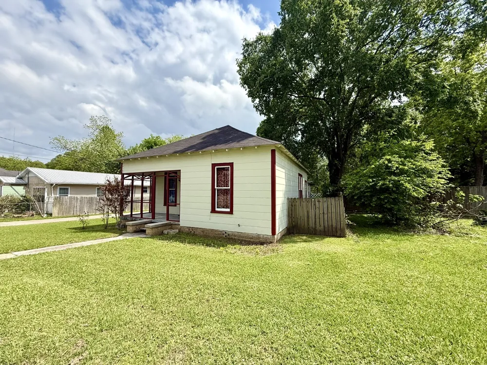 205 Lake Street Mooringsport, LA 71060