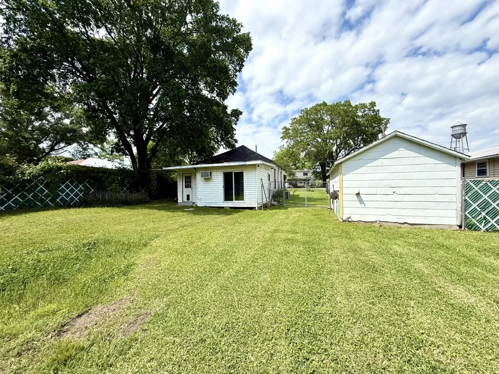 205 Lake Street Mooringsport, LA 71060