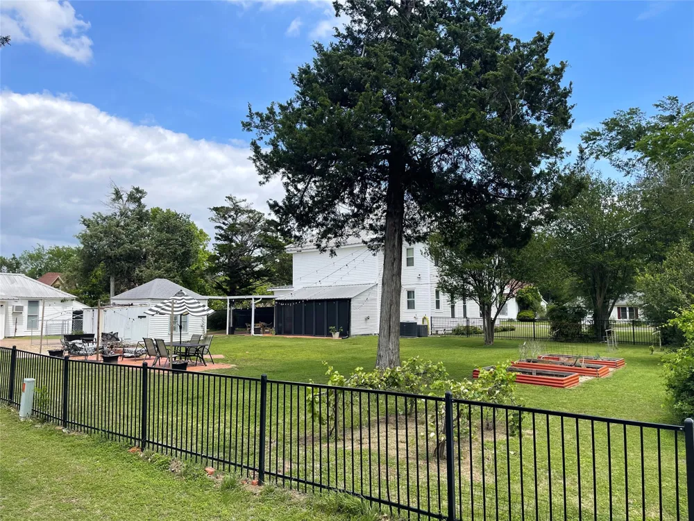 702 S 9th Avenue Teague, TX 75860