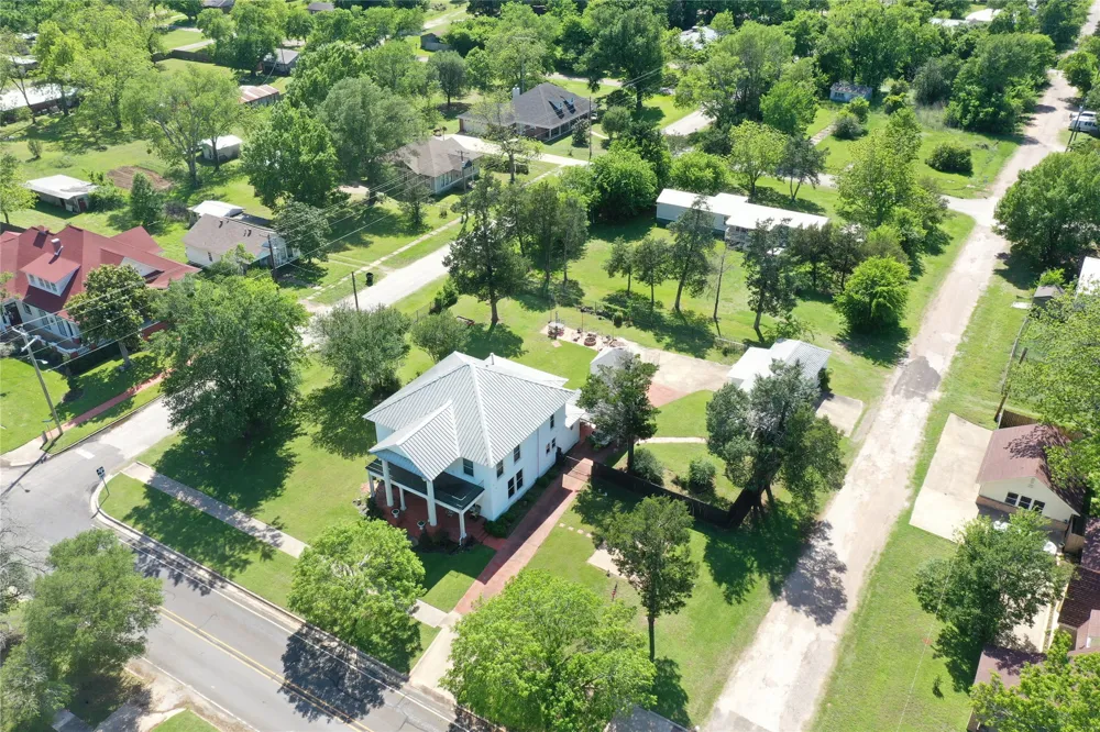 702 S 9th Avenue Teague, TX 75860