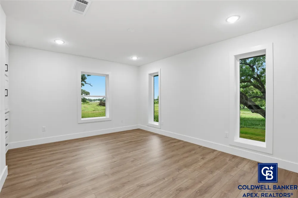 11458 State Highway 171 Covington, TX 76636