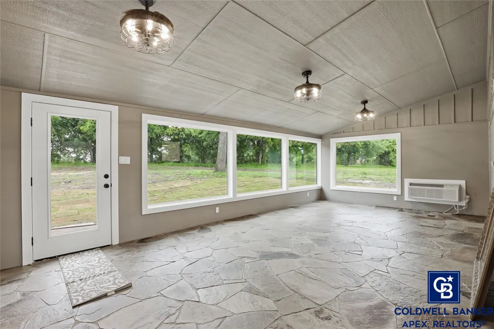 11458 State Highway 171 Covington, TX 76636