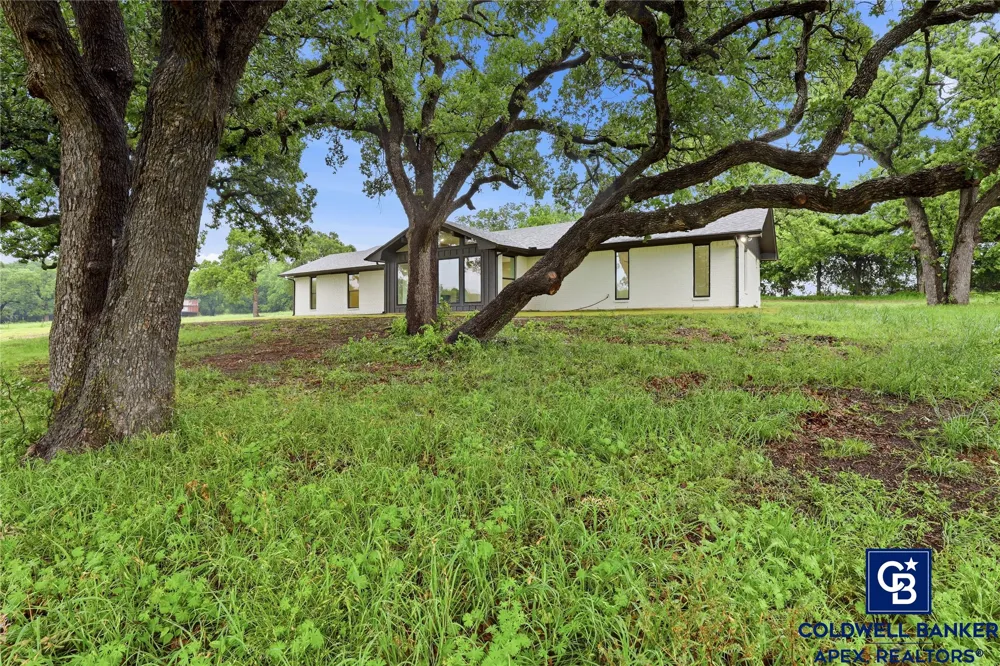 11458 State Highway 171 Covington, TX 76636