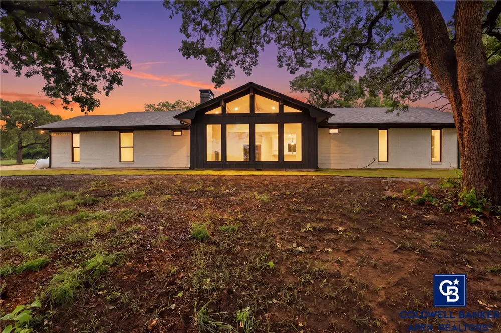 11458 State Highway 171 Covington, TX 76636