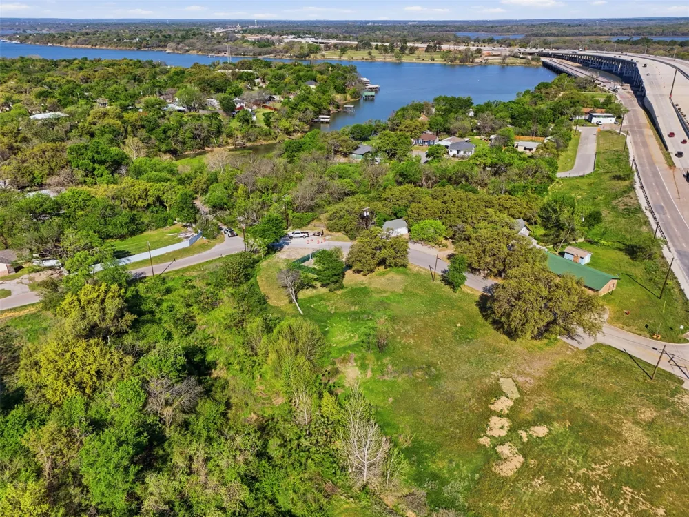 7019 Edgemere Place Lake Worth, TX 76135