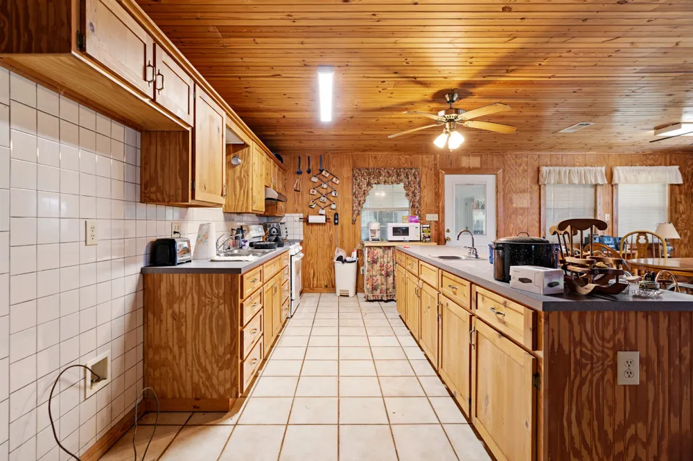 2000 COUNTY ROAD 2420 Honey Grove, TX 75446