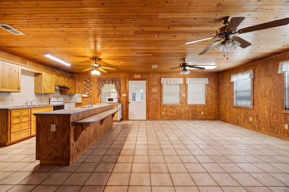2000 COUNTY ROAD 2420 Honey Grove, TX 75446