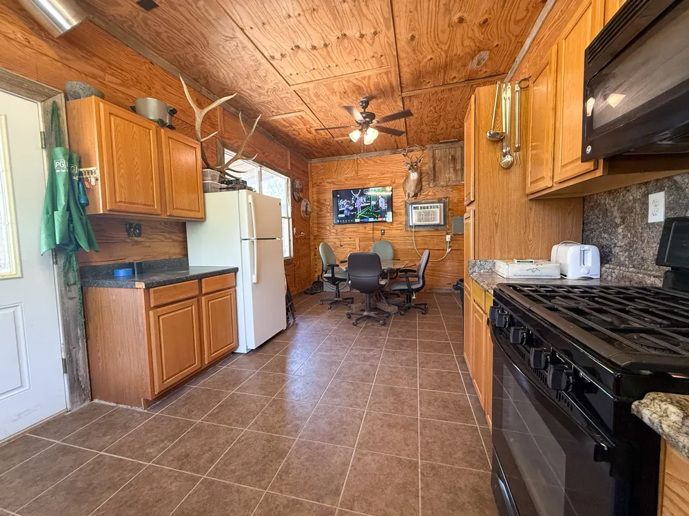 1124 County Road 322 Voss, TX 76888