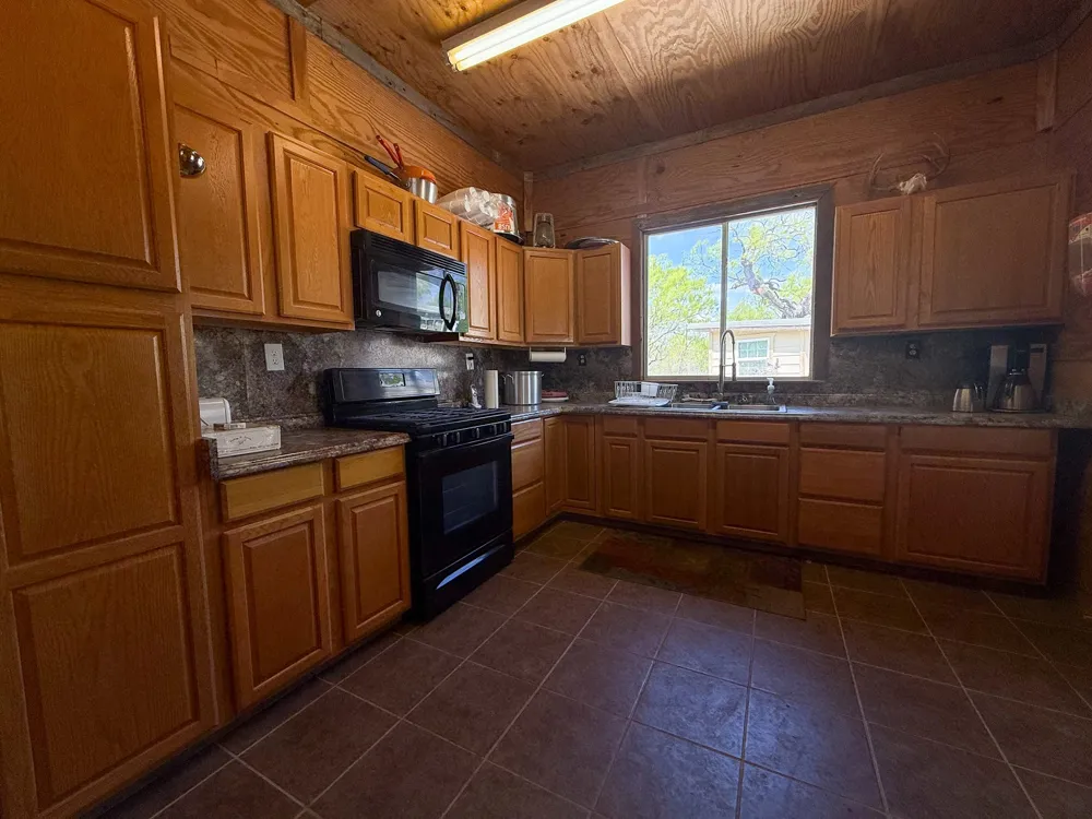 1124 County Road 322 Voss, TX 76888