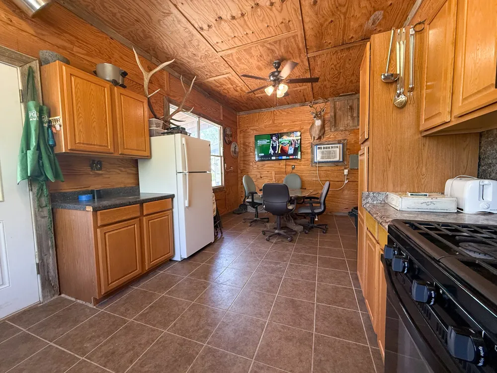 1124 County Road 322 Voss, TX 76888