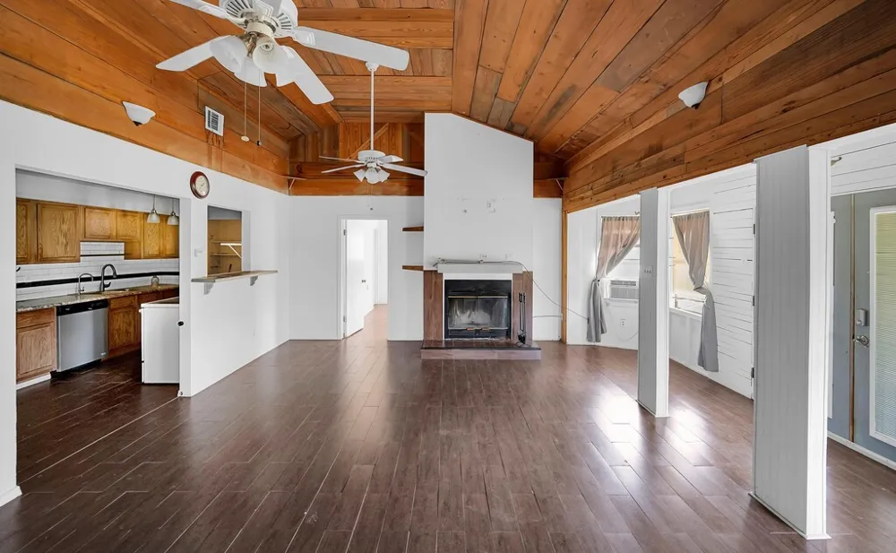 105 County Road 3590 China Spring, TX 76633