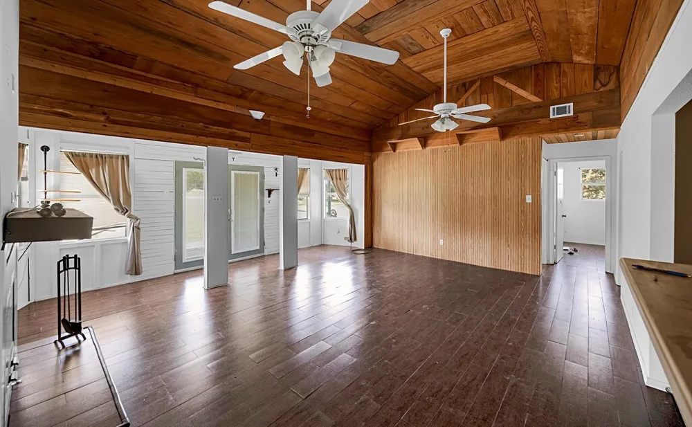 105 County Road 3590 China Spring, TX 76633