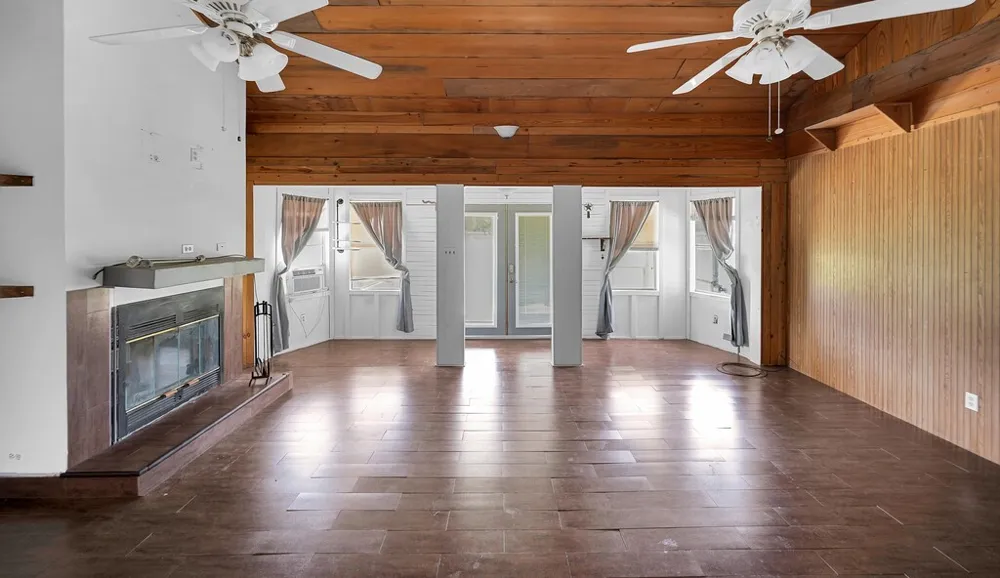105 County Road 3590 China Spring, TX 76633