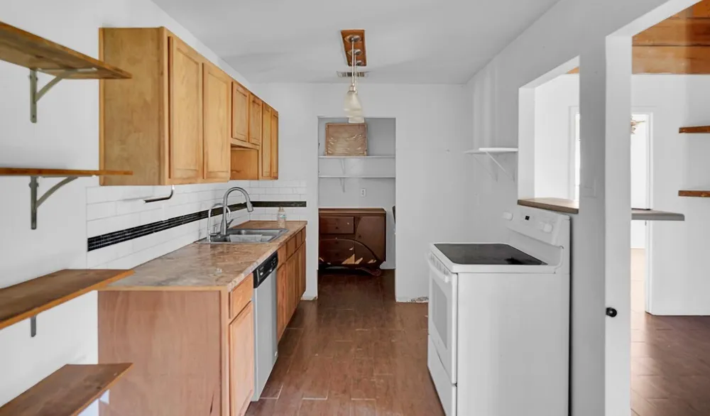 105 County Road 3590 China Spring, TX 76633