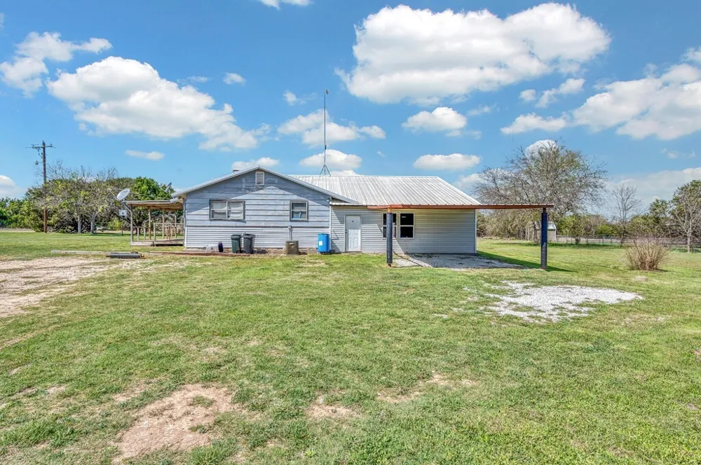 105 County Road 3590 China Spring, TX 76633
