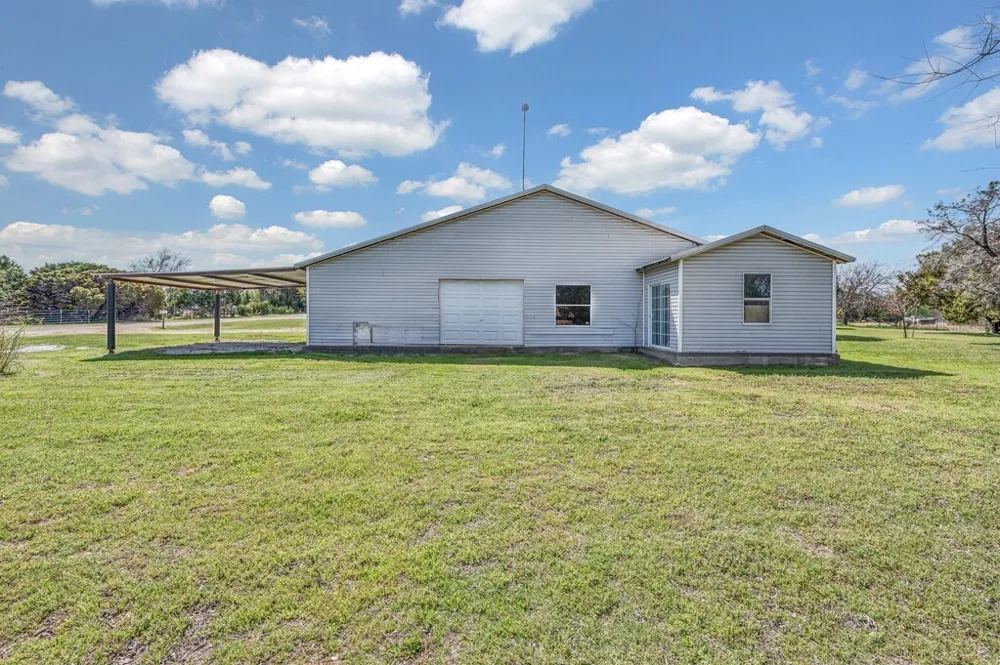 105 County Road 3590 China Spring, TX 76633