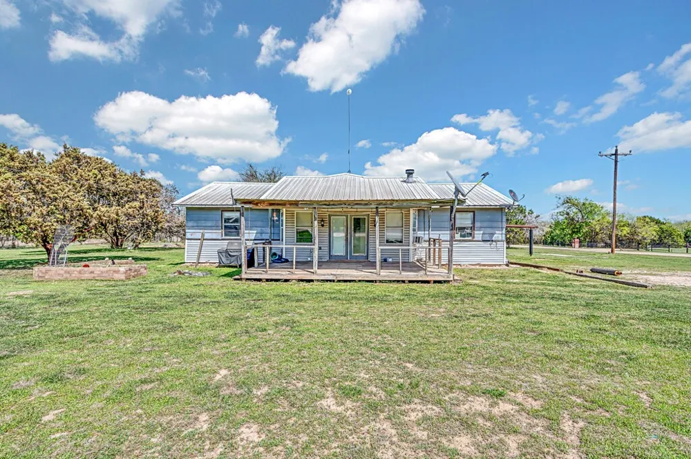 105 County Road 3590 China Spring, TX 76633
