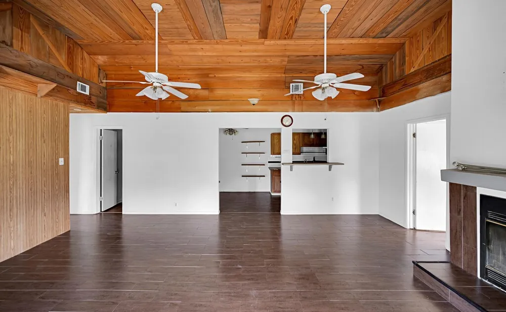 105 County Road 3590 China Spring, TX 76633