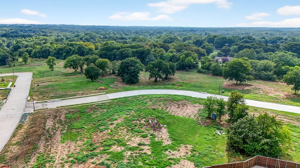 1712 Heritage Knoll Drive Sherman, TX 75092