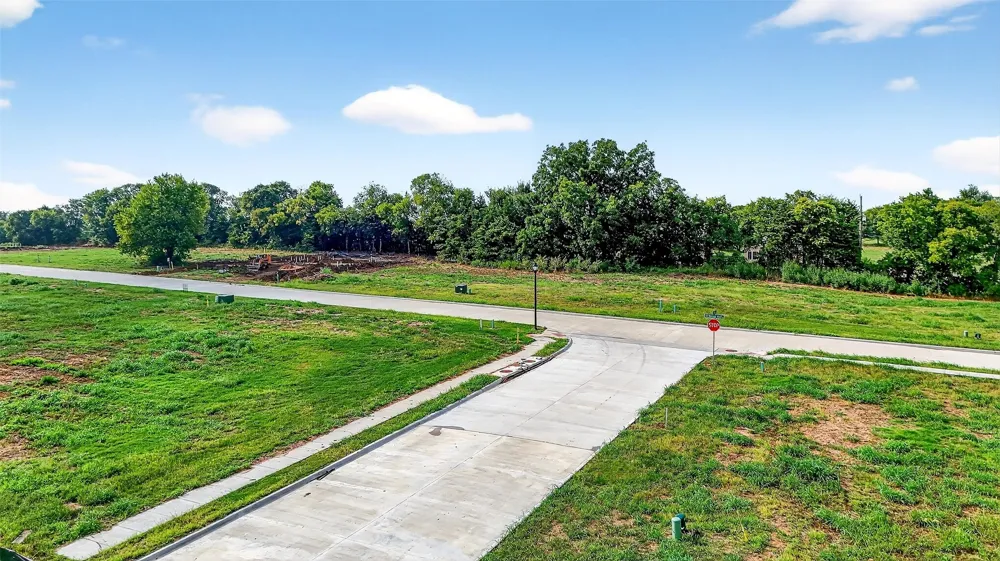 1712 Heritage Knoll Drive Sherman, TX 75092