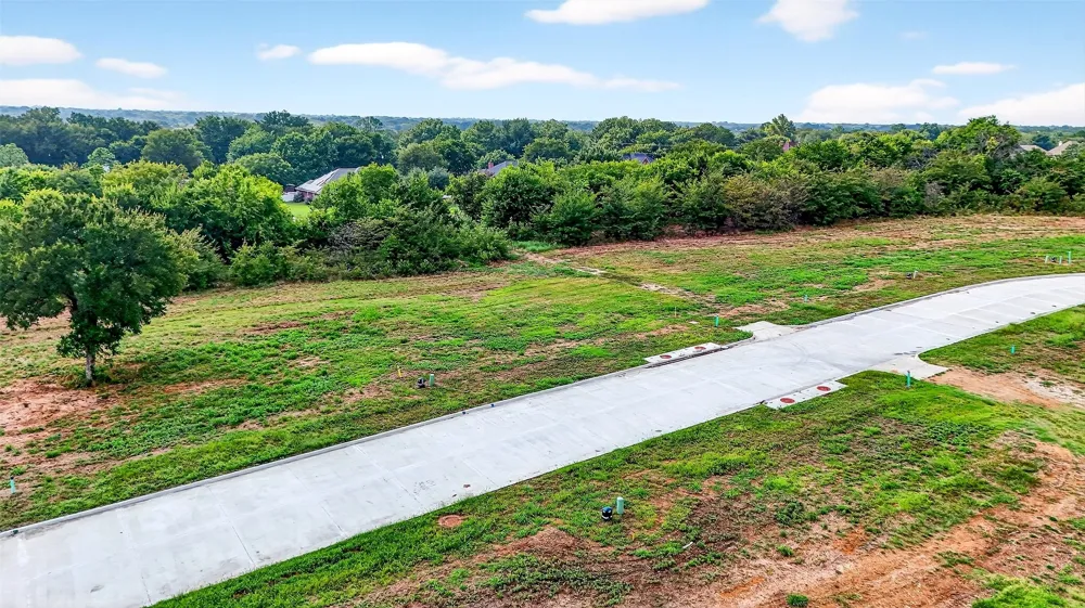 1712 Heritage Knoll Drive Sherman, TX 75092