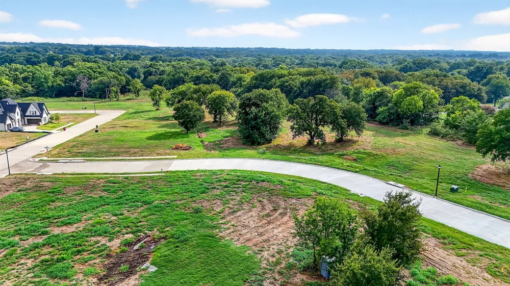 1712 Heritage Knoll Drive Sherman, TX 75092