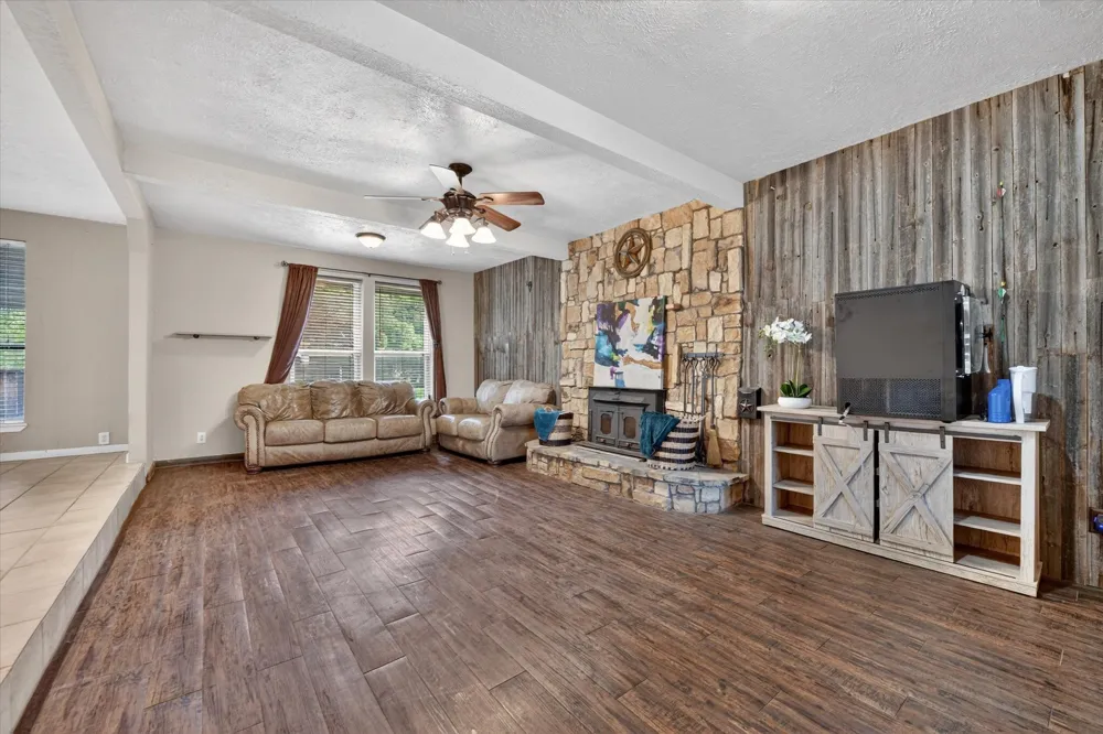 1276 County Road 1480 Alvord, TX 76225