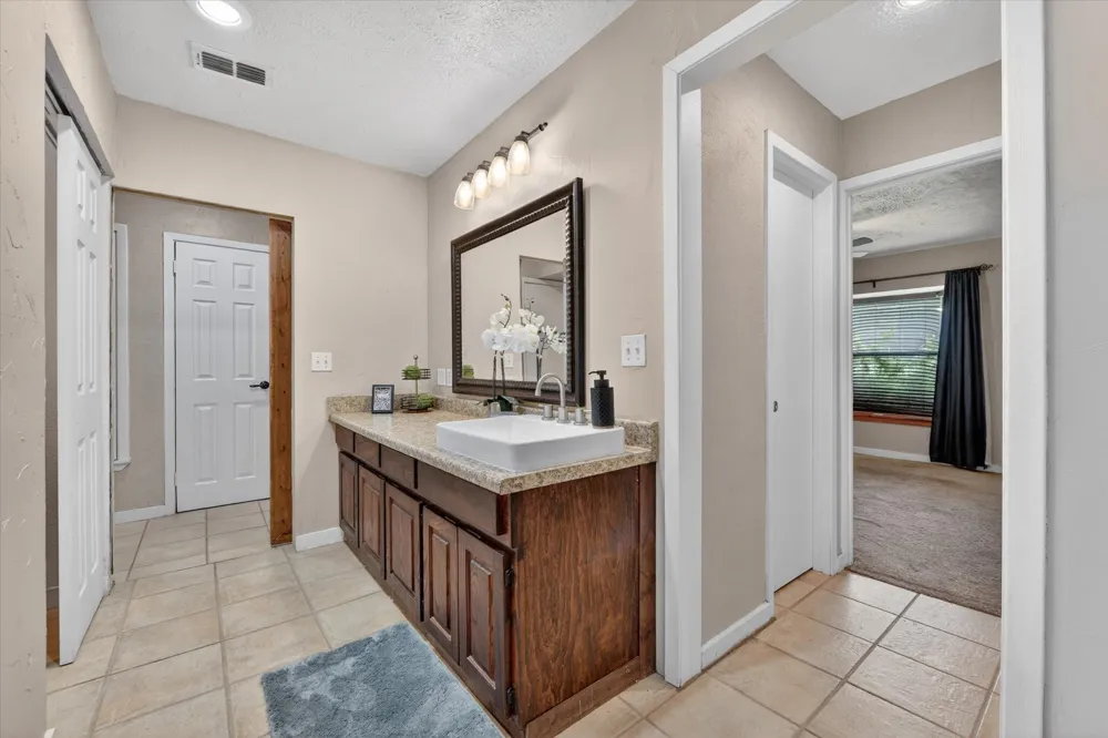 1276 County Road 1480 Alvord, TX 76225