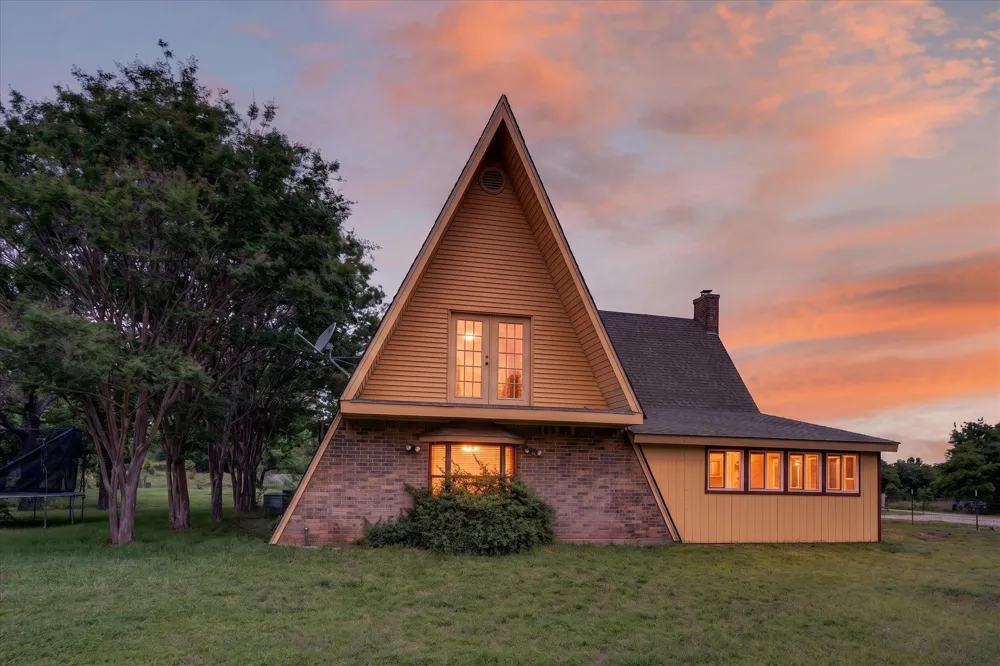 1276 County Road 1480 Alvord, TX 76225