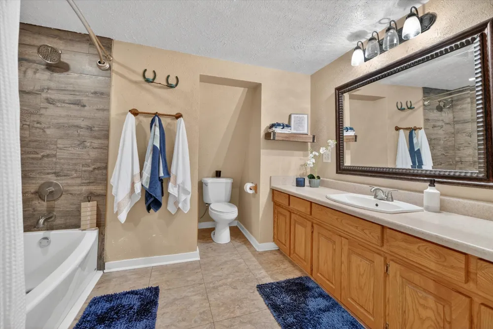 1276 County Road 1480 Alvord, TX 76225