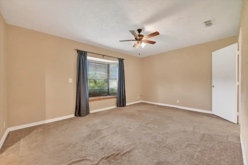 1276 County Road 1480 Alvord, TX 76225