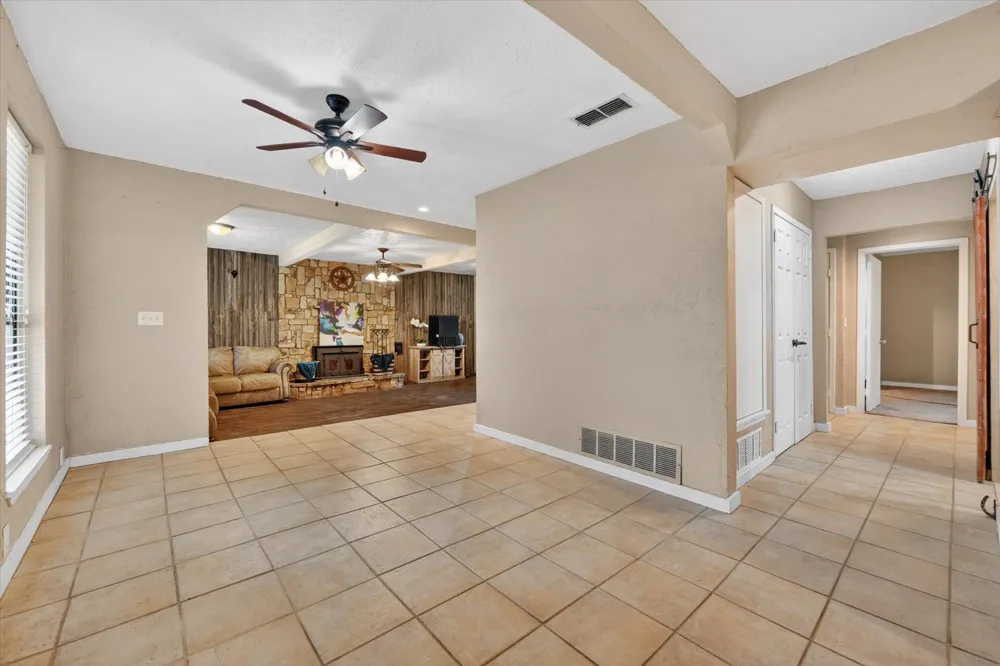 1276 County Road 1480 Alvord, TX 76225