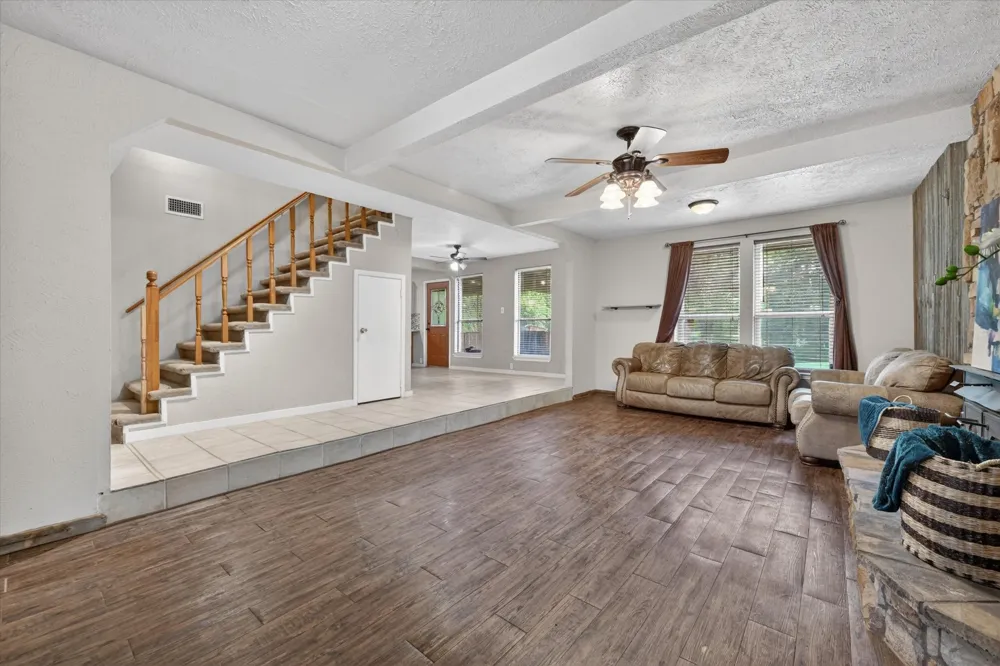 1276 County Road 1480 Alvord, TX 76225