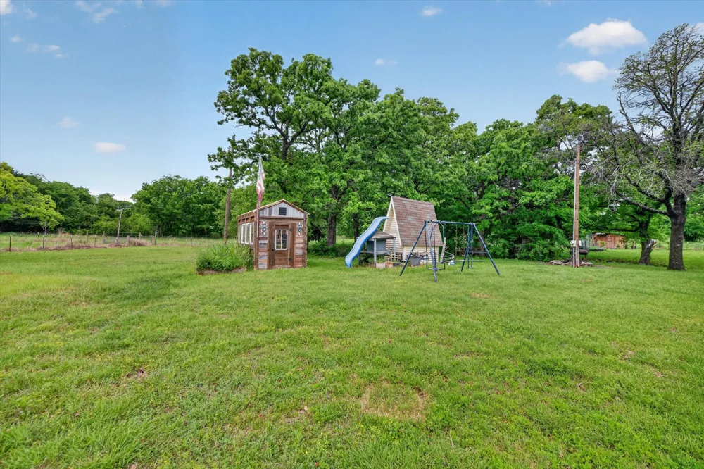 1276 County Road 1480 Alvord, TX 76225