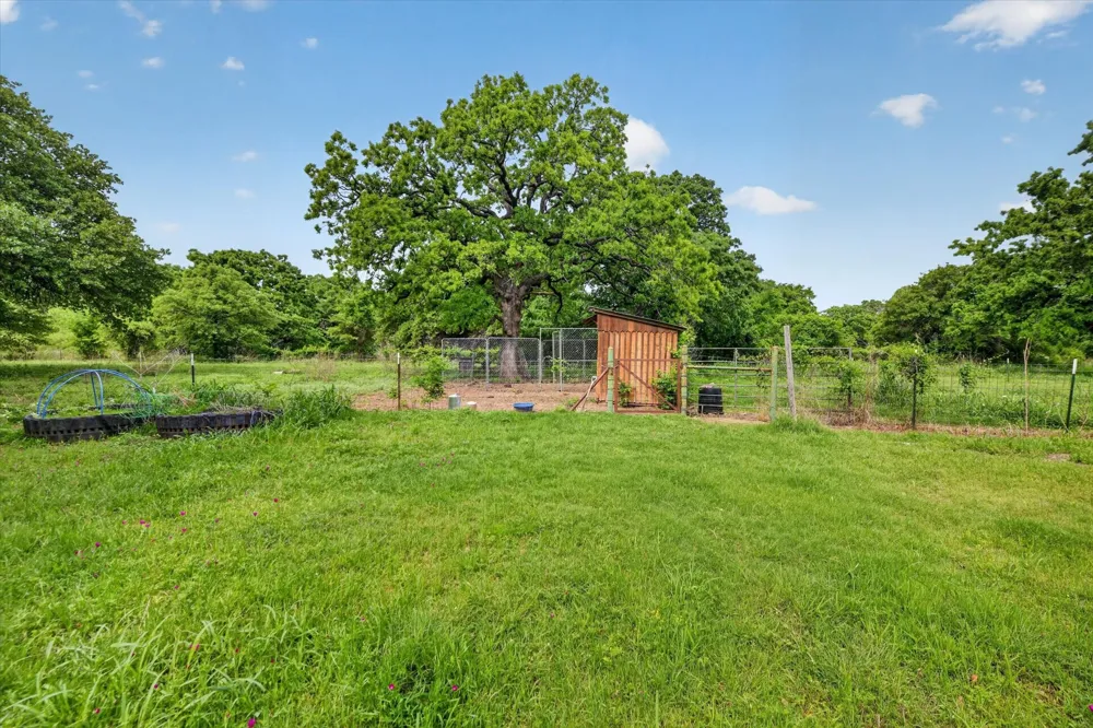 1276 County Road 1480 Alvord, TX 76225