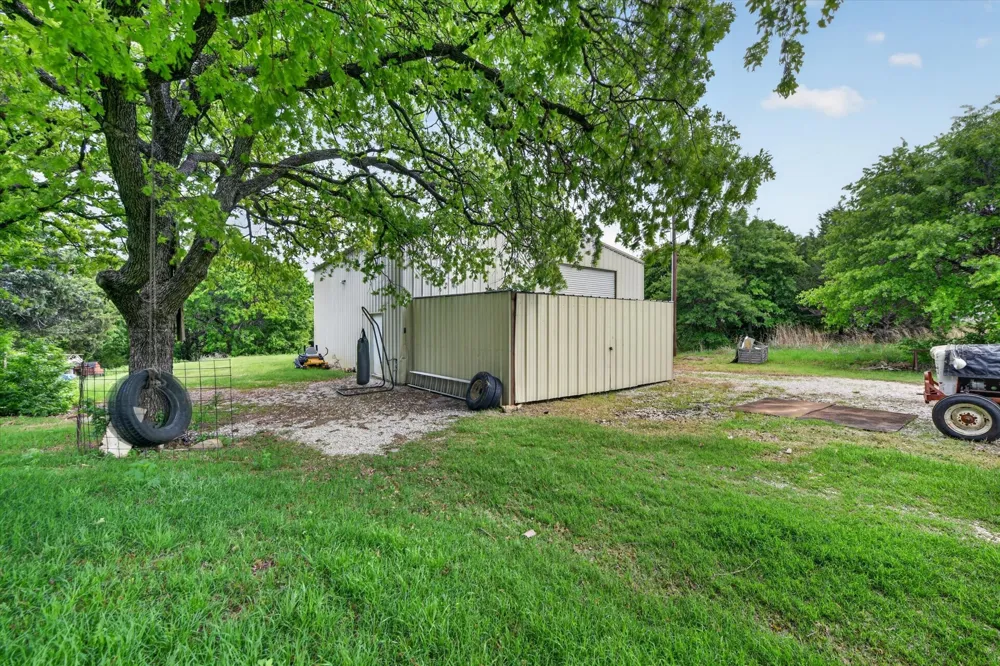 1276 County Road 1480 Alvord, TX 76225