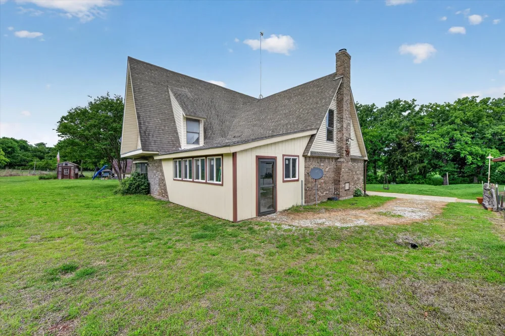 1276 County Road 1480 Alvord, TX 76225