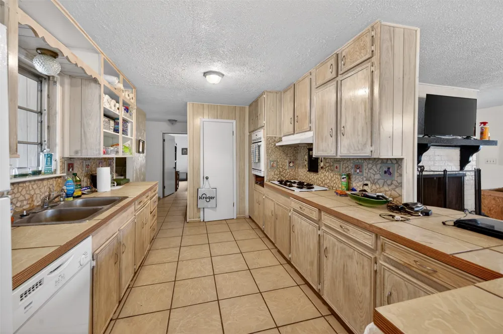 7601 CR 3700 Murchison, TX 75778