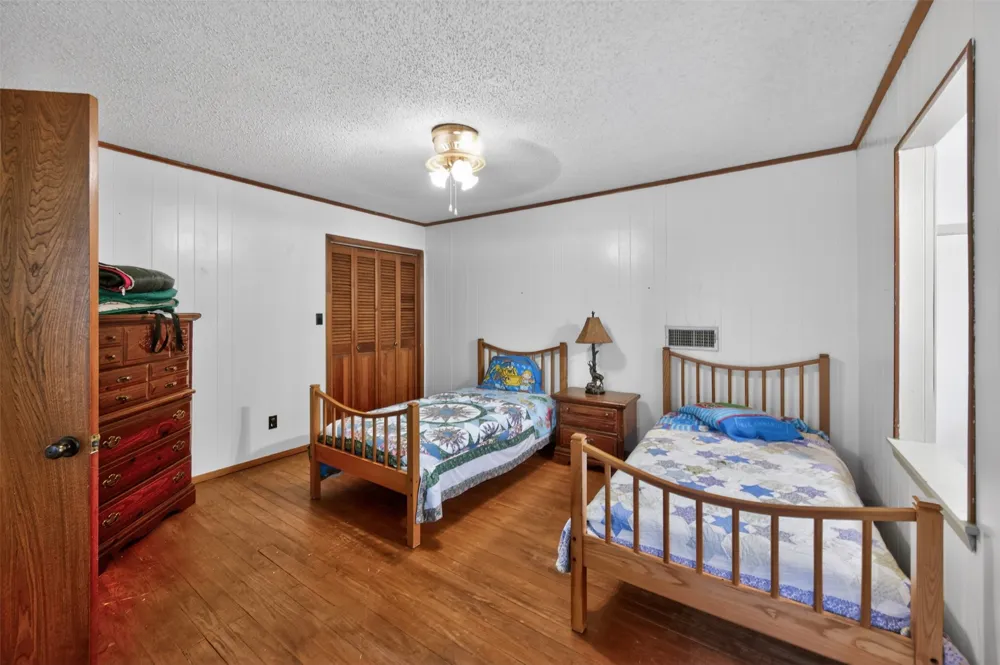 7601 CR 3700 Murchison, TX 75778