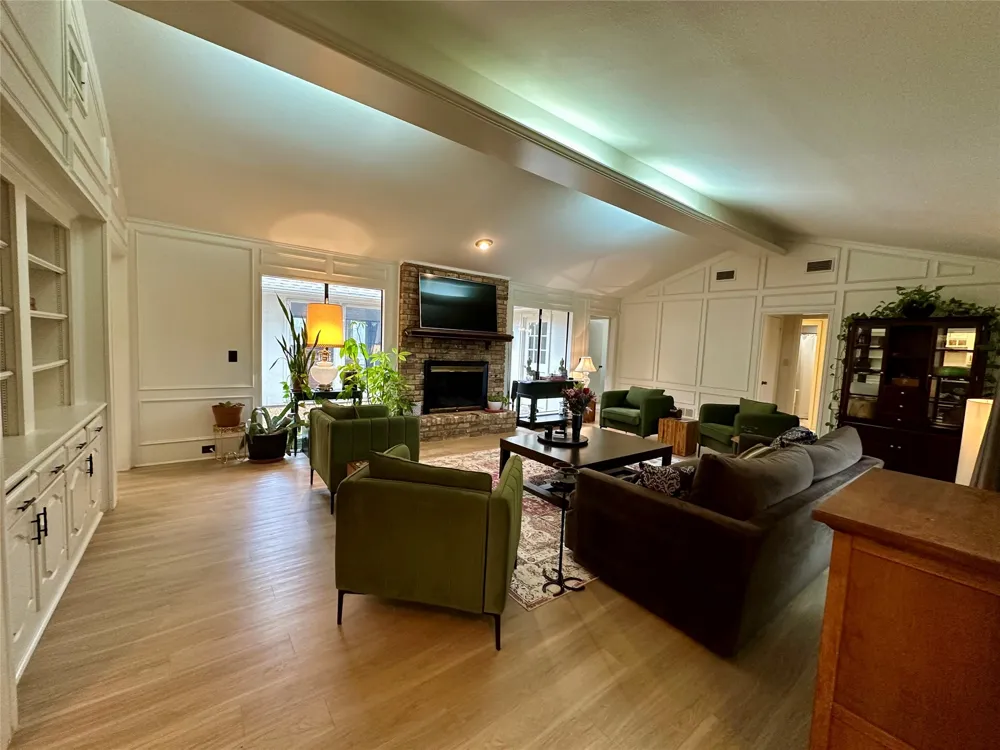 7145 Crooked Oak Drive Dallas, TX 75248