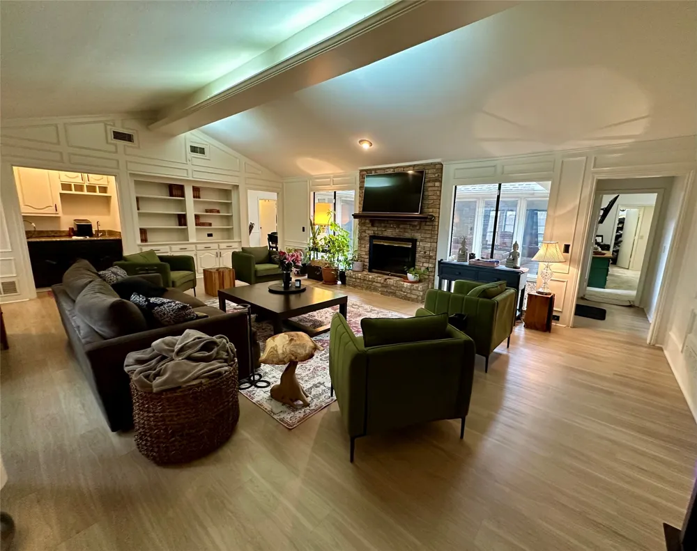 7145 Crooked Oak Drive Dallas, TX 75248