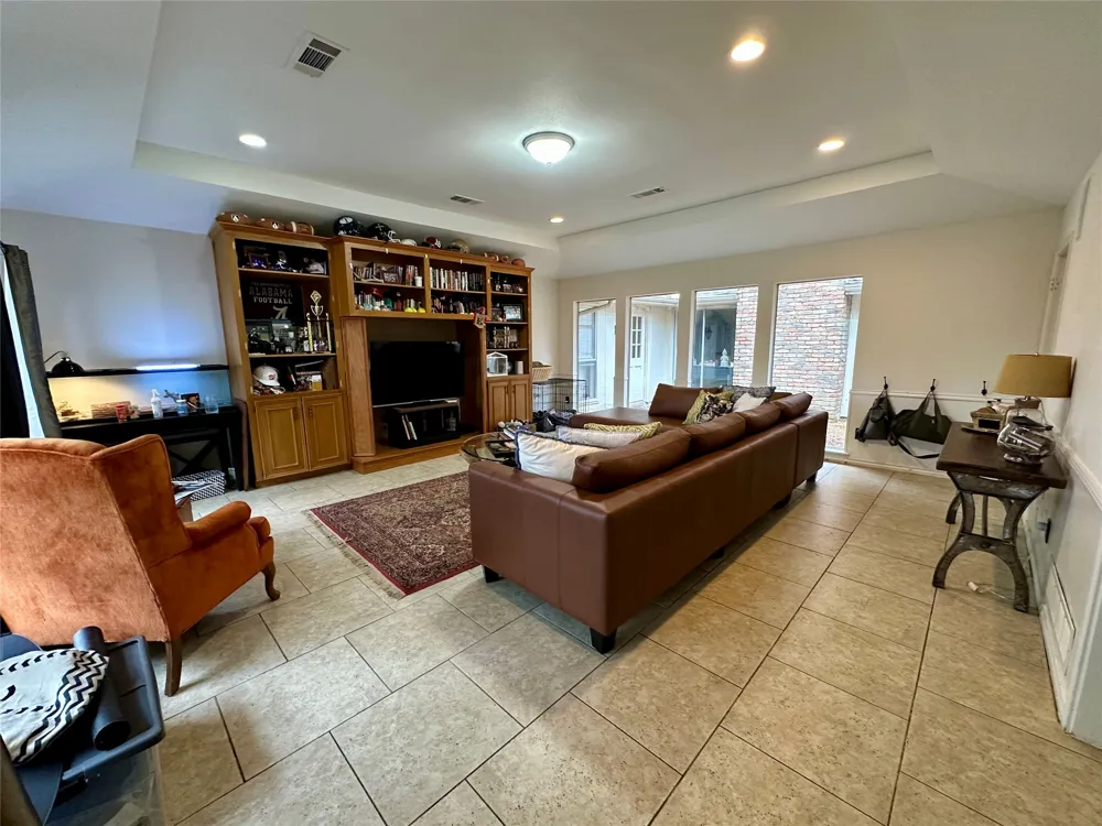 7145 Crooked Oak Drive Dallas, TX 75248