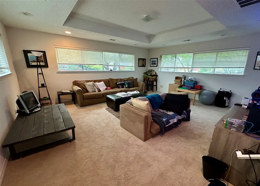 7145 Crooked Oak Drive Dallas, TX 75248