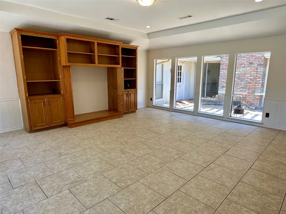 7145 Crooked Oak Drive Dallas, TX 75248