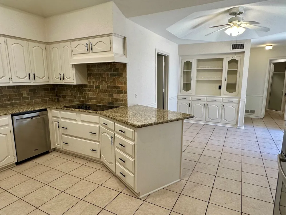 7145 Crooked Oak Drive Dallas, TX 75248