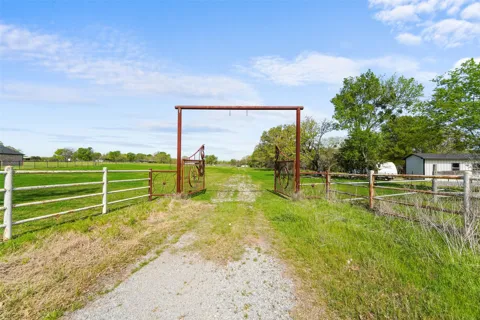 9764 CR 2422 ROAD